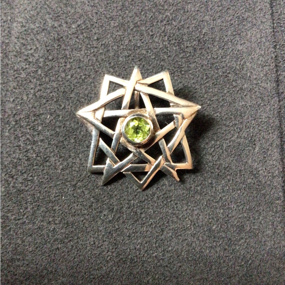 Sterling Silver Pendant with peridot